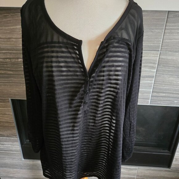 NEW Ladies size 3X Torrid Long Sleeve - Picture 1 of 2
